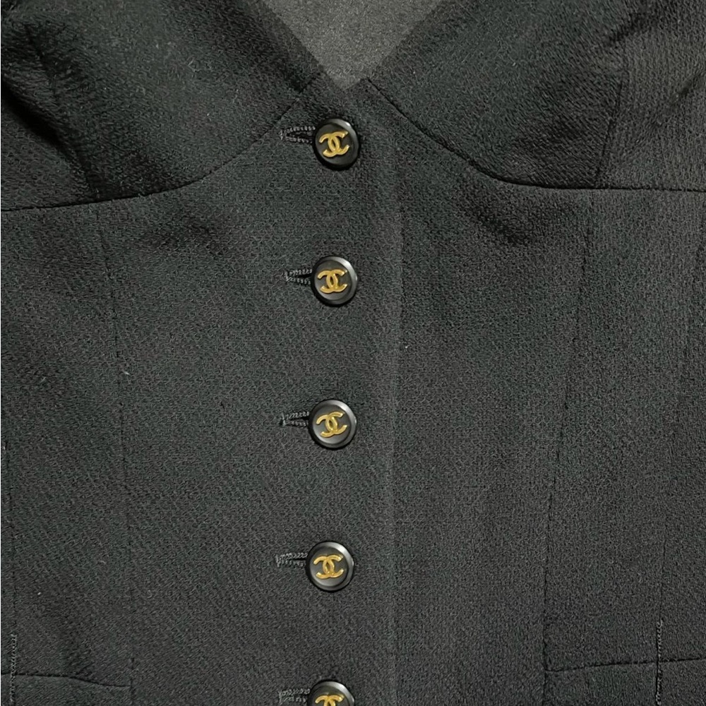 Two buttons - Picture 2 of 3